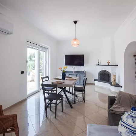 Casa vacanze Gorgeous In Forio With Wifi